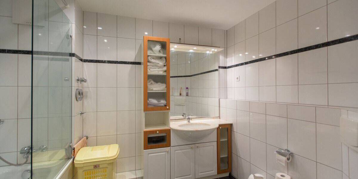 Etagenwohnung Düsseldorf Lörick - 2 Zimmer, 66 m&sup2;, 950&euro; | Angebot:26093769