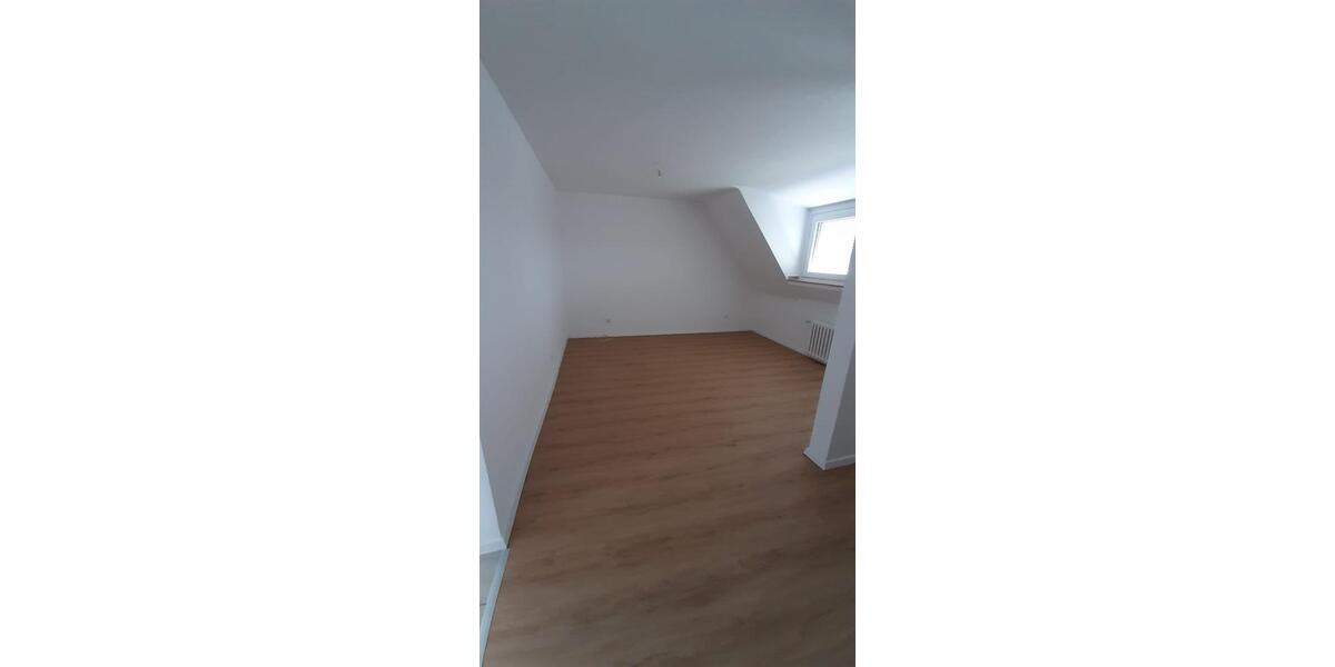 Dachgeschoßwohnung Mönchengladbach West - 3 Zimmer, 63 m&sup2;, 600&euro; | Angebot:25580135