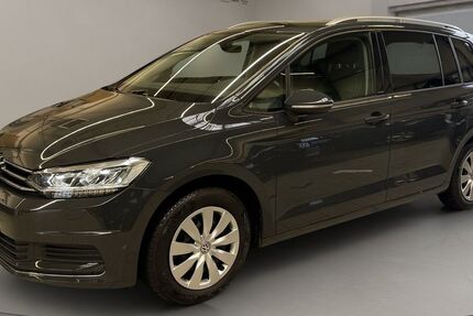 VW Touran 101.472 km 23.589 &euro; Krefeld 47805