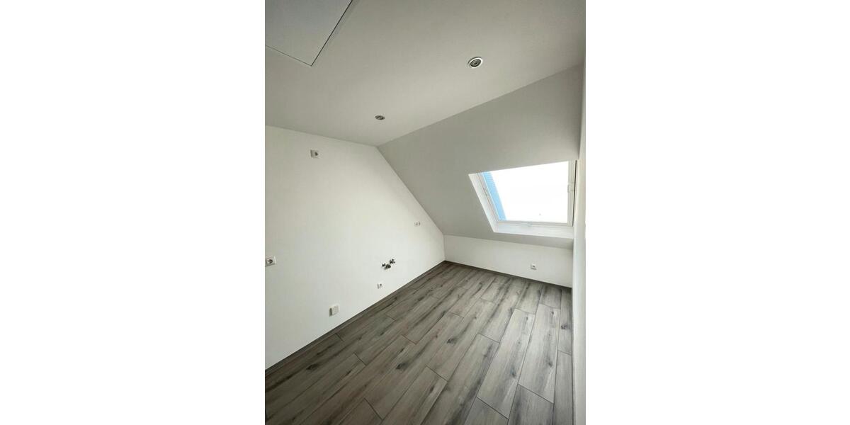 Dachgeschoßwohnung Hückelhoven - 2 Zimmer, 42 m&sup2;, 575&euro; | Angebot:26032961