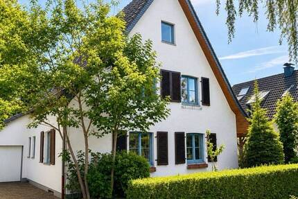 Haus Krefeld Bockum - 7 Zimmer, 265 m&sup2;, 795.000&euro; | Angebot:26909262