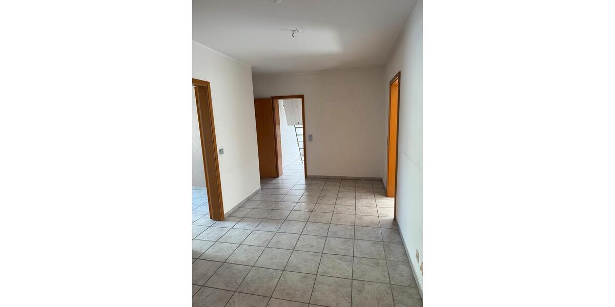 Etagenwohnung Schwalmtal - 3 Zimmer, 100 m&sup2;, 1.200&euro; | Angebot:26635286