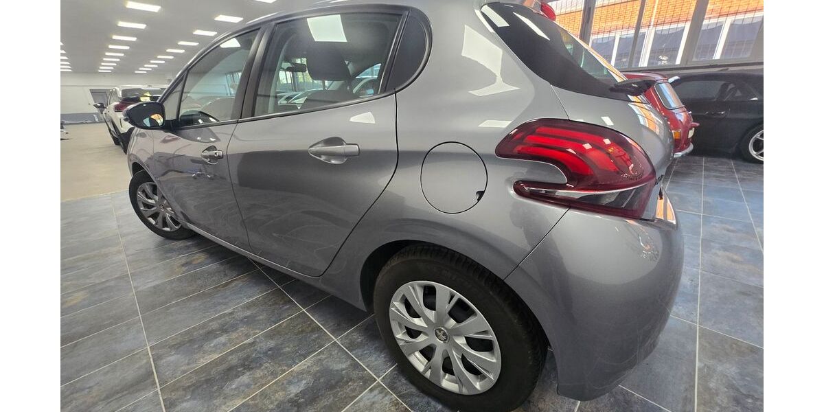 Peugeot 208 62.300 km 7.900 &euro; Neuss 41469