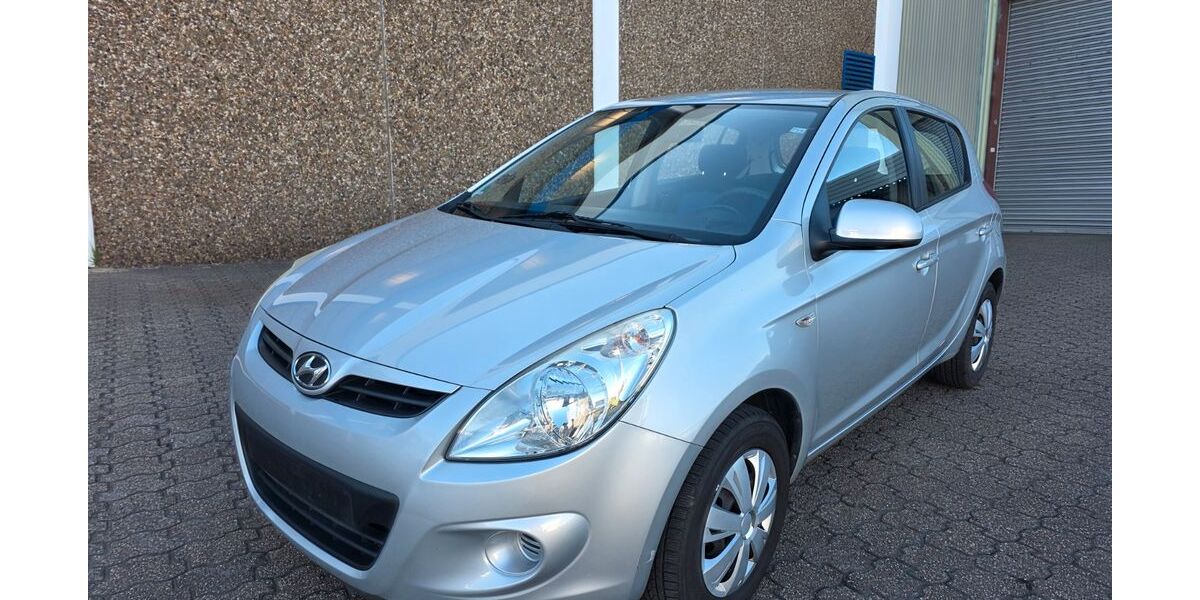 Hyundai i20 96.000 km 4.299 &euro; Moers 47441