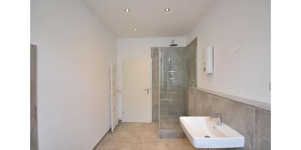 Etagenwohnung Krefeld - 2 Zimmer, 81 m&sup2;, 745&euro; | Angebot:21845411