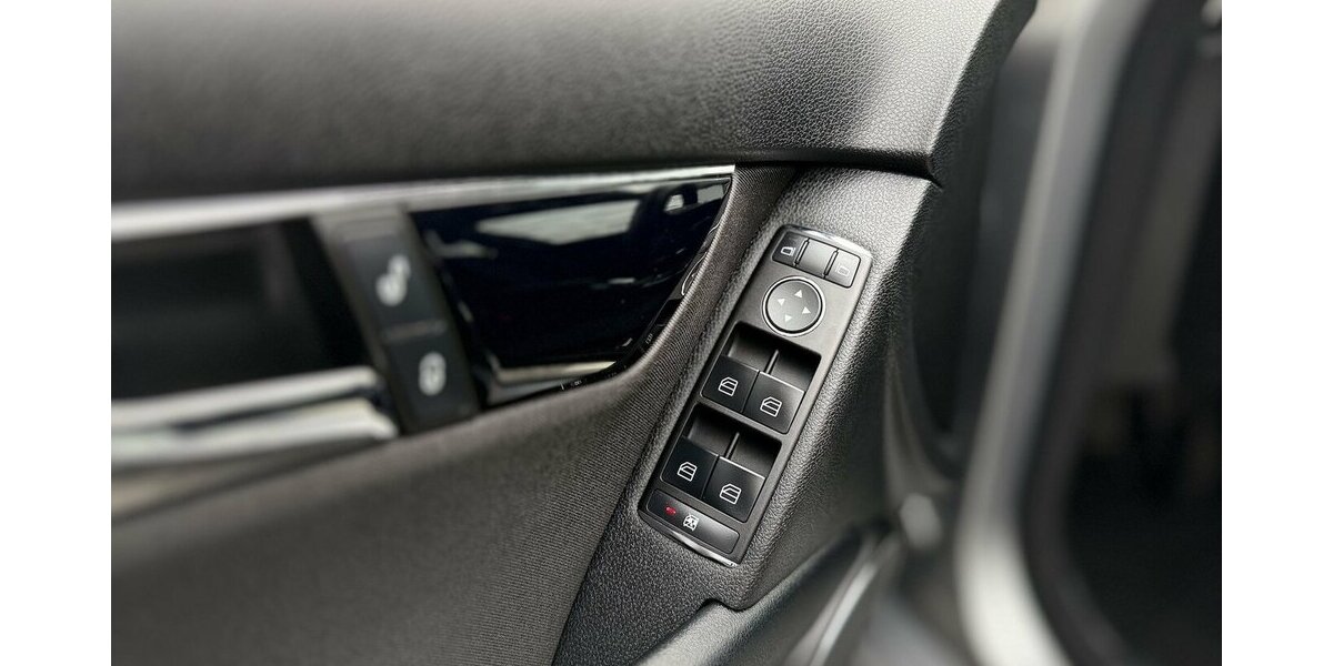 Mercedes-Benz C 180 T Kompressor / 50TKm / el. FH / 1. Hand 50.000 km 11.490 &euro; Mönchengladbach 41066