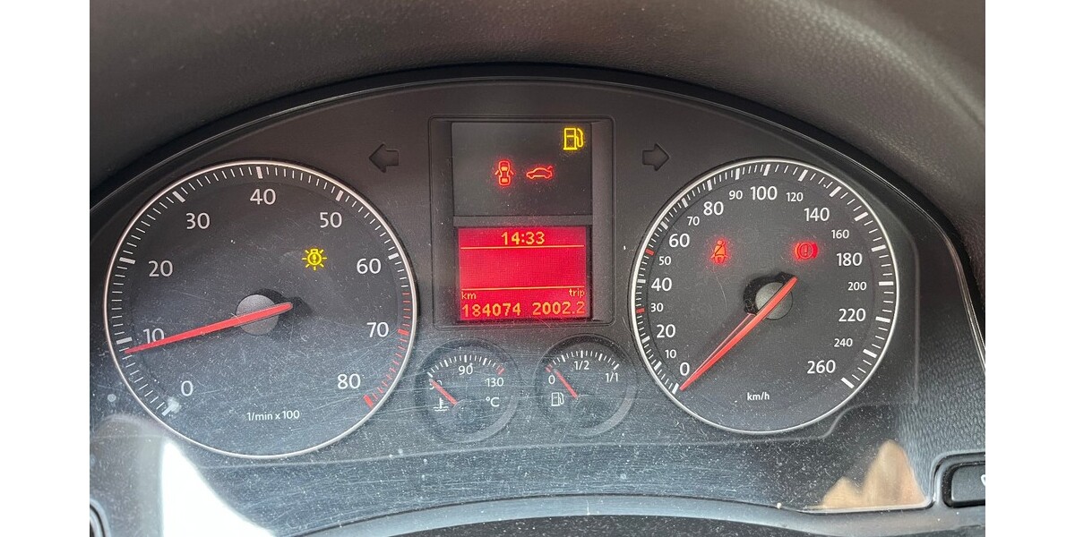 VW Golf 1.6 FSI V 184.000 km 2.500 &euro; Wassenberg 41849