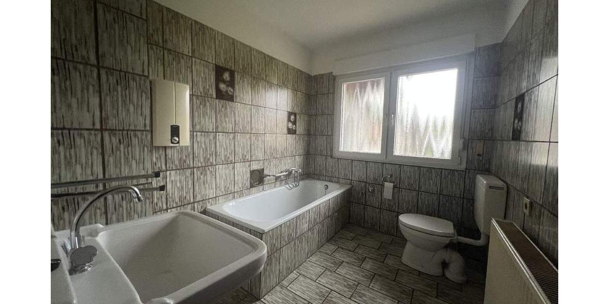 Einfamilienhaus Mönchengladbach-Wickrathberg Wickrathberg - 8 Zimmer, 200 m&sup2;, 270.000&euro; | Angebot:25703873