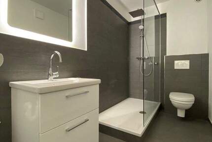 Wohnung Düsseldorf Niederkassel - 2 Zimmer, 70 m&sup2;, 1.500&euro; | Angebot:25683063