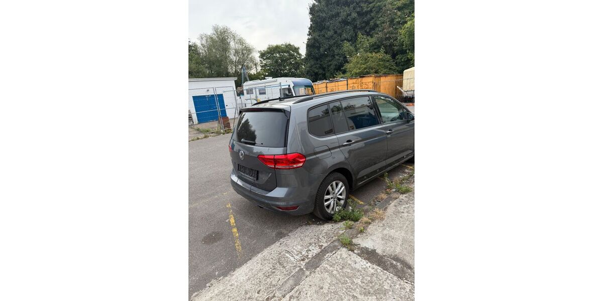 VW Touran 98.000 km 15.250 &euro; Mönchengladbach 41199
