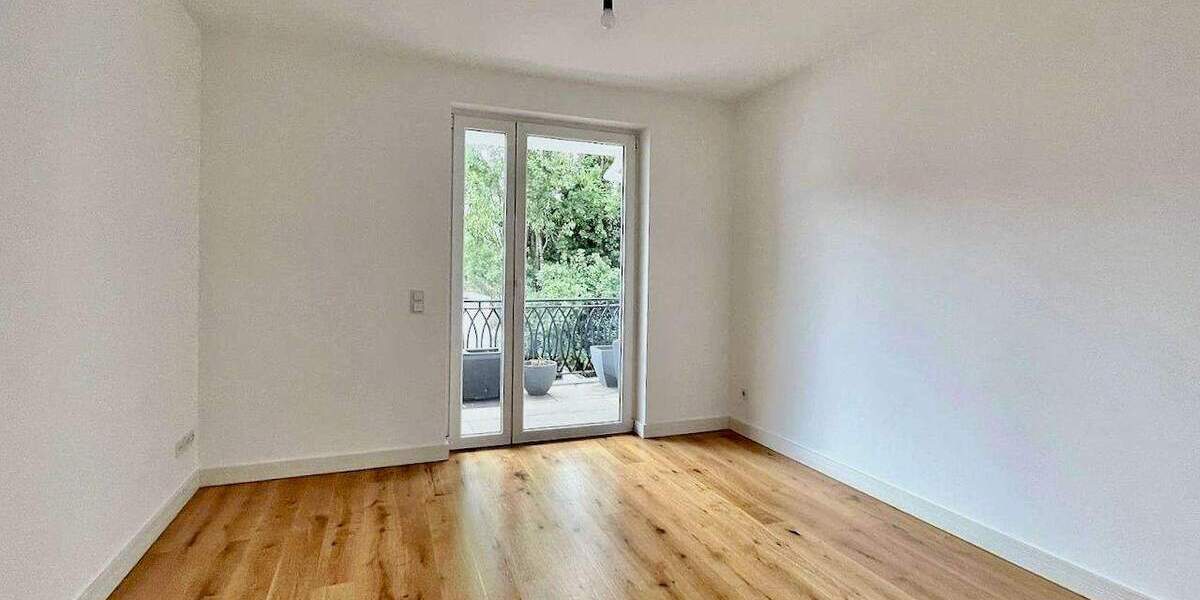 Etagenwohnung Düsseldorf Friedrichstadt - 3 Zimmer, 162 m&sup2;, 2.500&euro; | Angebot:25738818