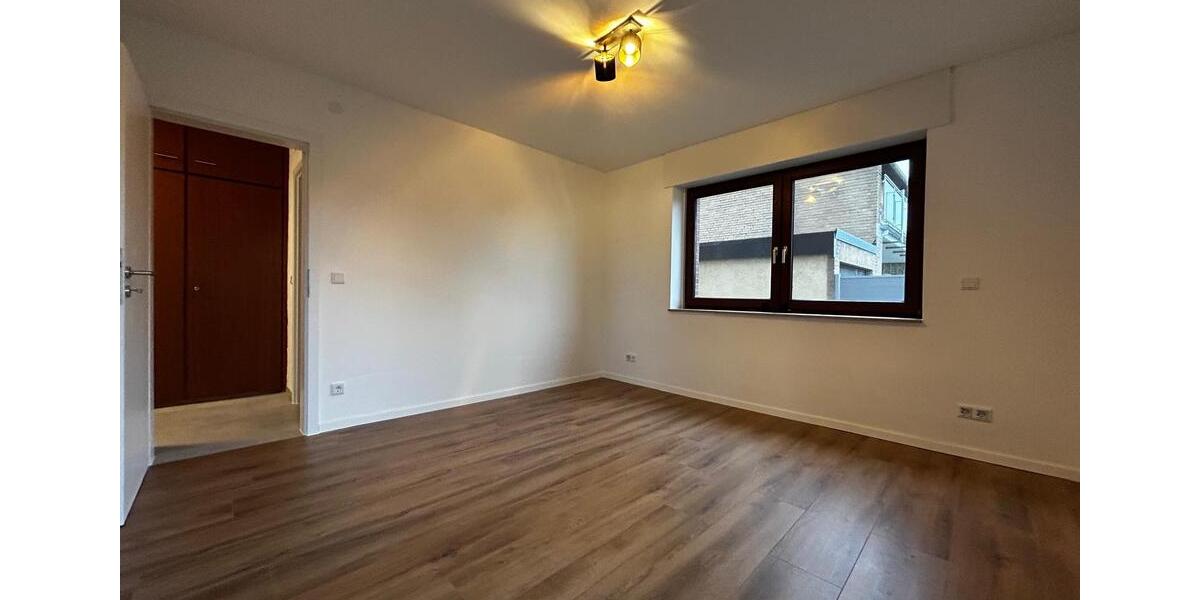 Erdgeschoßwohnung Moers - 3 Zimmer, 92 m&sup2;, 1.100&euro; | Angebot:25903455