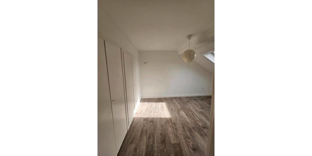 Dachgeschoßwohnung Tönisvorst - 2 Zimmer, 50 m&sup2;, 700&euro; | Angebot:25850355