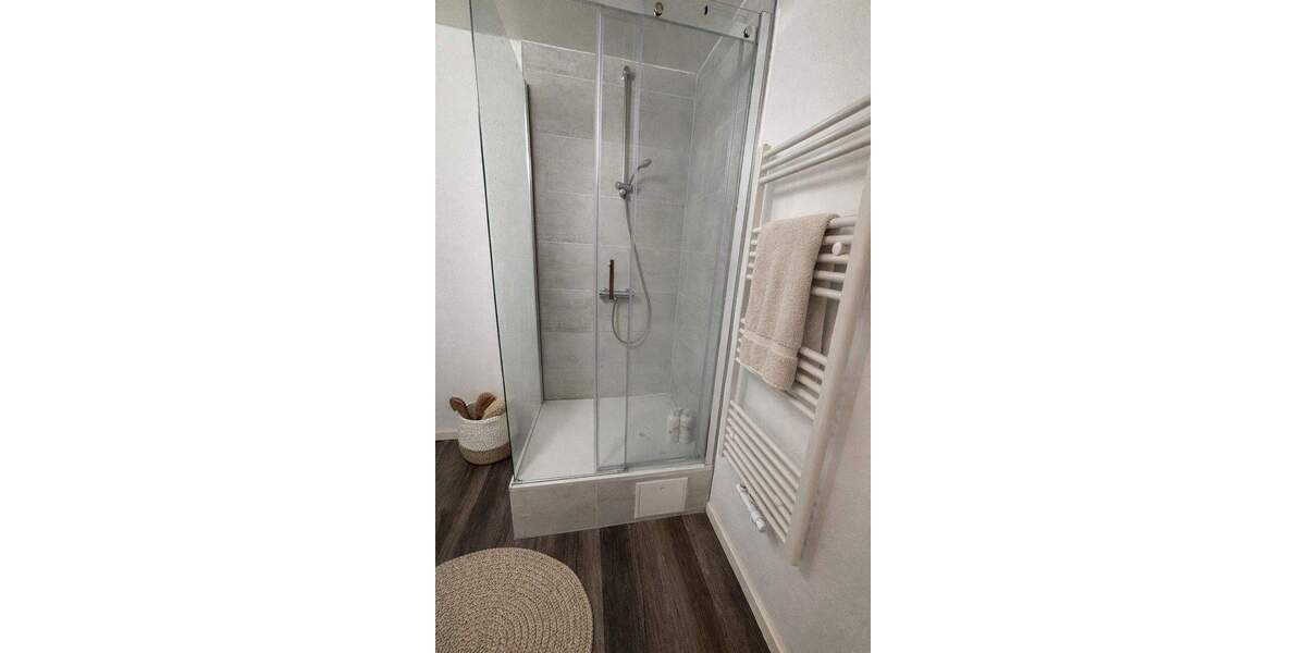 Etagenwohnung Düsseldorf Heerdt - 2 Zimmer, 72 m&sup2;, 1.150&euro; | Angebot:25720736