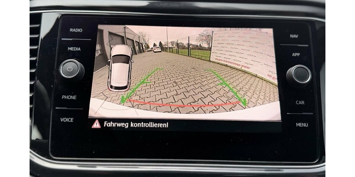 VW T-Roc R-line / Pano / 1. Hd / Kamera / AHK 93.000 km 22.890 &euro; Mönchengladbach 41066