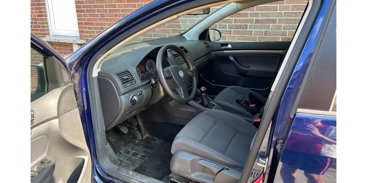 VW Golf 1.6 FSI V 184.000 km 2.500 &euro; Wassenberg 41849