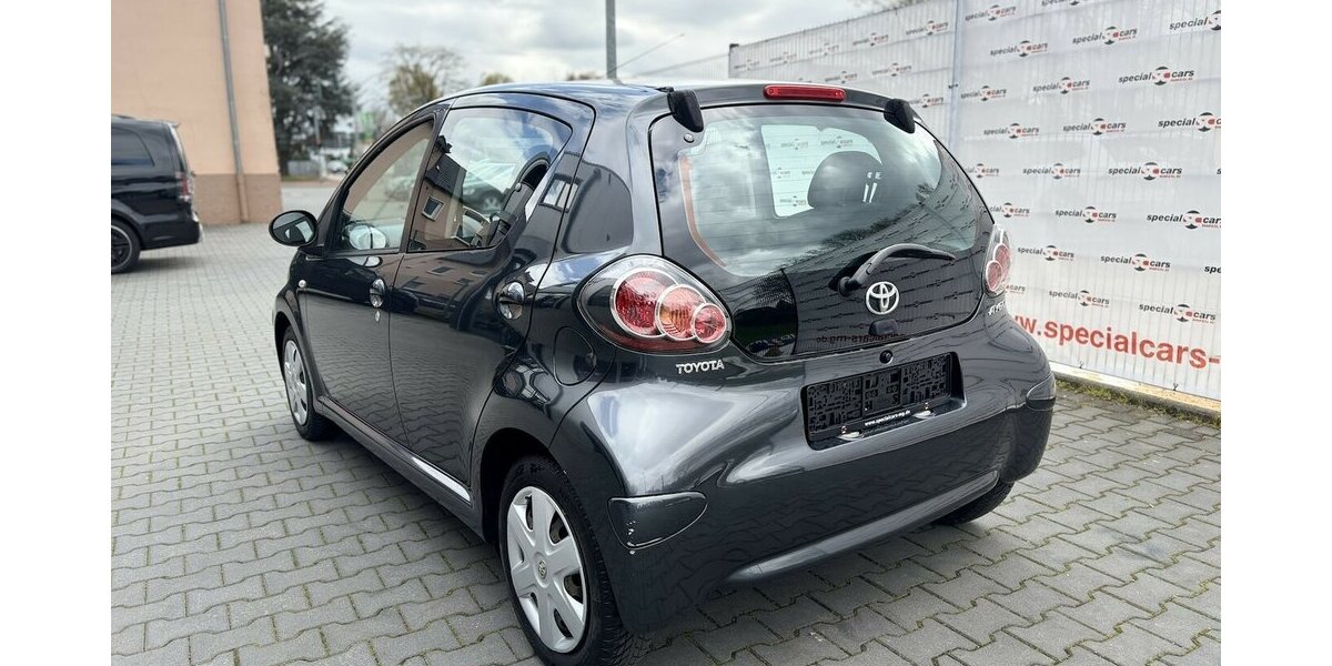 Toyota Aygo Basis / Klima / Elektr. FH / MP3 Player 95.000 km 2.890 &euro; Mönchengladbach 41066