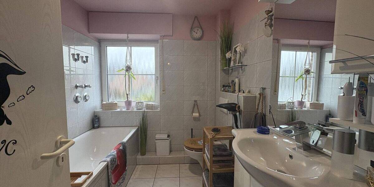 Etagenwohnung Moers Kapellen-Mitte - 3 Zimmer, 110 m&sup2;, 299.000&euro; | Angebot:26092484