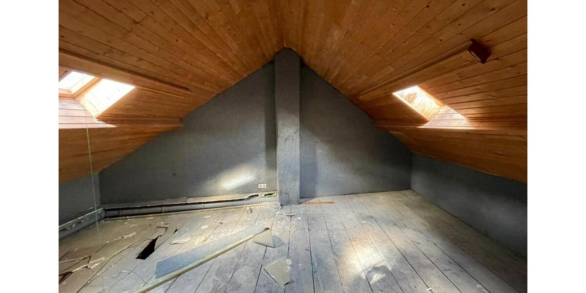 Dachgeschoßwohnung Krefeld Cracau - 5 Zimmer, 114 m&sup2;, 55.000&euro; | Angebot:25989556