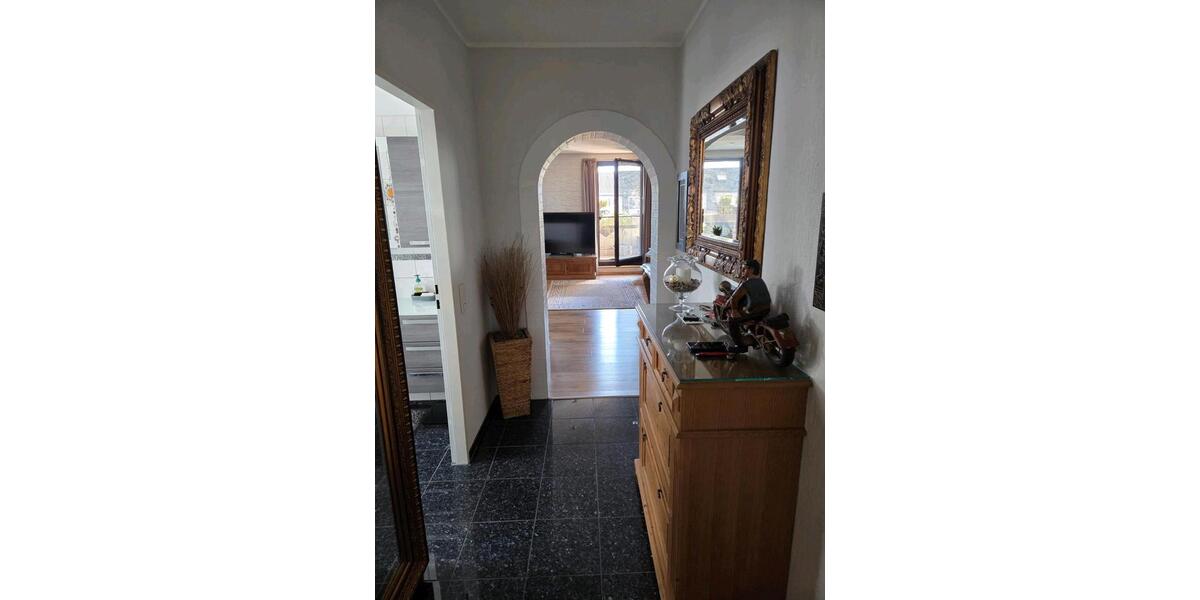 Dachgeschoßwohnung Krefeld Cracau - 3 Zimmer, 85 m&sup2;, 140.000&euro; | Angebot:26084764