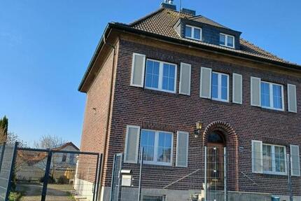 Haus Hückelhoven - 9 Zimmer, 220 m&sup2;, 399.000&euro; | Angebot:26002960