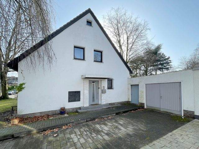 Einfamilienhaus Neuss-Grimlinghausen Grimlinghausen - 7 Zimmer, 190 m&sup2;, 895.000&euro; | Angebot:25836972