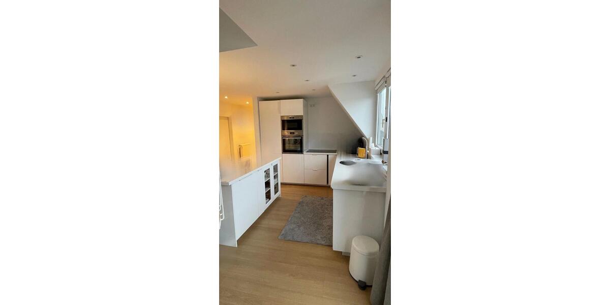 Dachgeschoßwohnung Düsseldorf Derendorf - 4 Zimmer, 123 m&sup2;, 1.750&euro; | Angebot:25343371