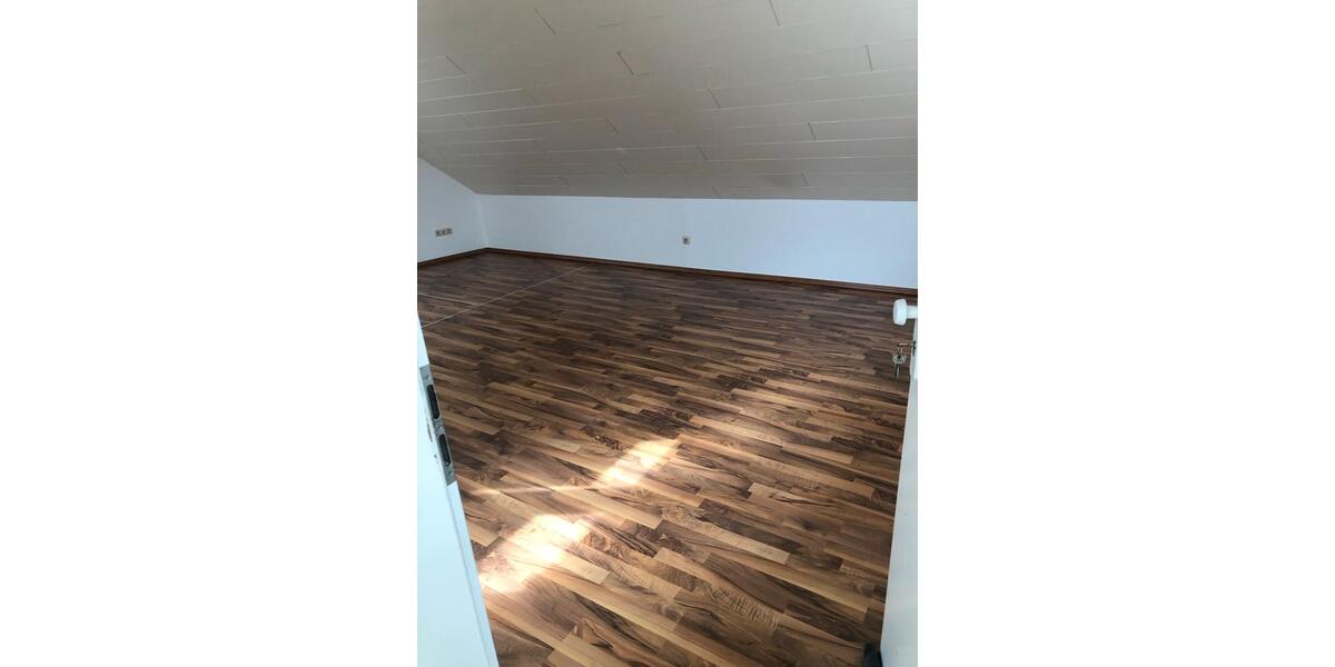 Dachgeschoßwohnung Nettetal - 1 Zimmer, 35 m&sup2;, 390&euro; | Angebot:26611652