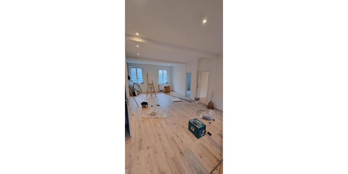 Etagenwohnung Neuss - 5 Zimmer, 120 m&sup2;, 450&euro; | Angebot:25616685