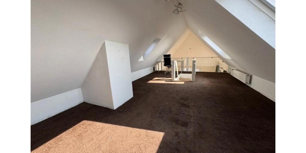 Dachgeschoßwohnung Mönchengladbach Nord - 3 Zimmer, 140 m&sup2;, 198.000&euro; | Angebot:26655393