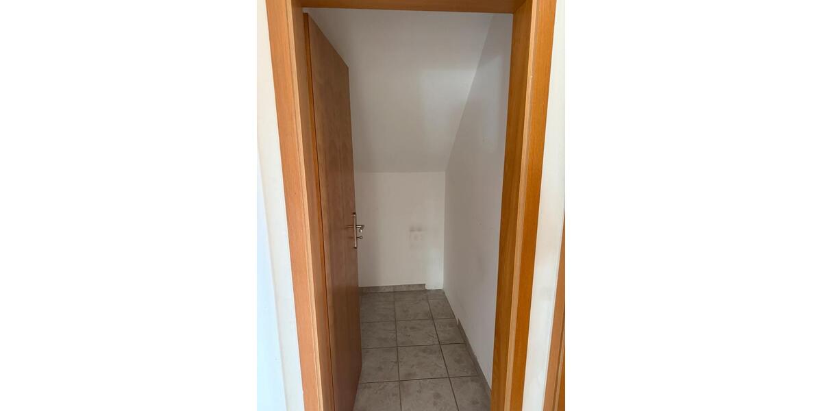 Etagenwohnung Schwalmtal - 3 Zimmer, 100 m&sup2;, 1.200&euro; | Angebot:26635286