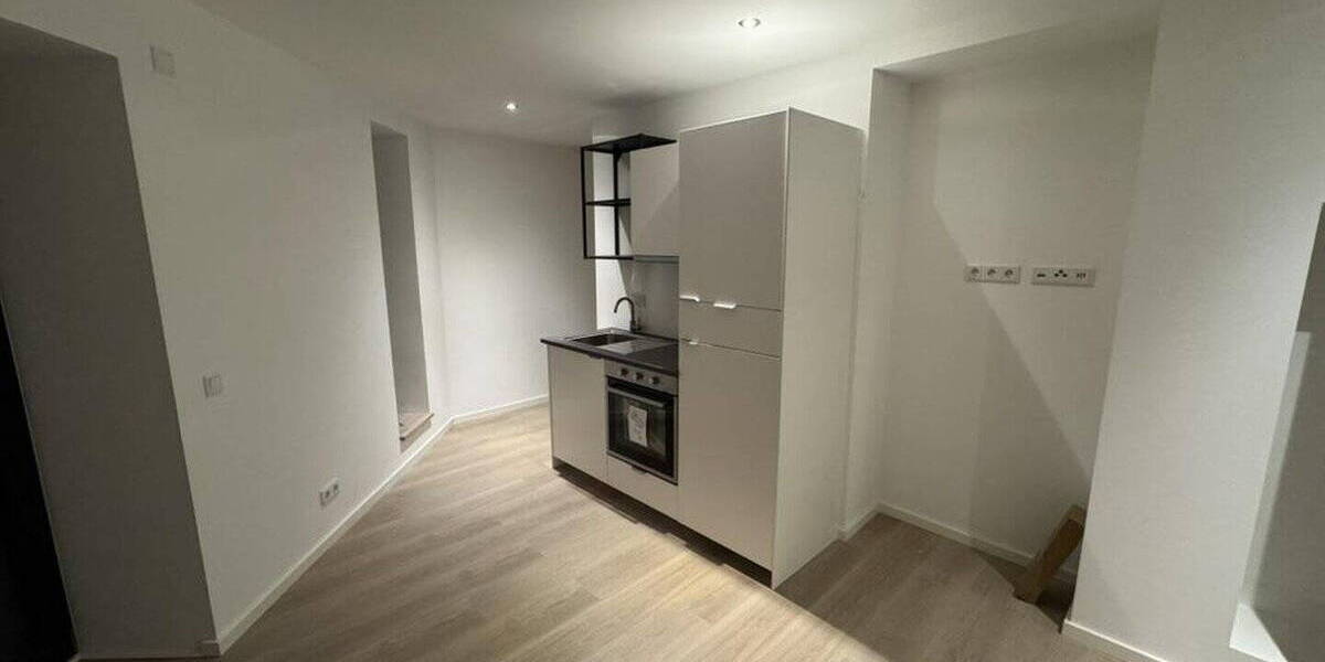 Etagenwohnung Düsseldorf Stadtmitte - 2 Zimmer, 33 m&sup2;, 975&euro; | Angebot:26654597