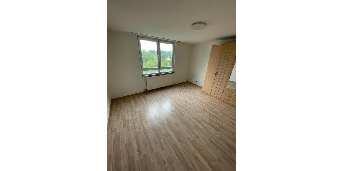 Etagenwohnung Mönchengladbach Süd - 1 Zimmer, 66 m&sup2;, 600&euro; | Angebot:26638353