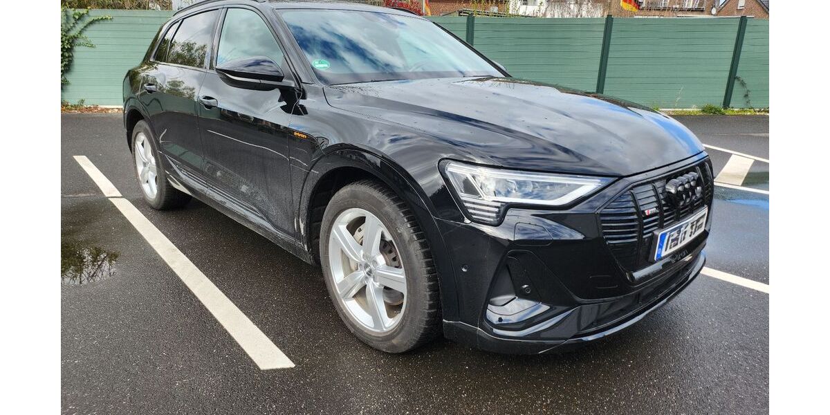 Audi e-tron 26.330 km 31.900 &euro; Willich 47877