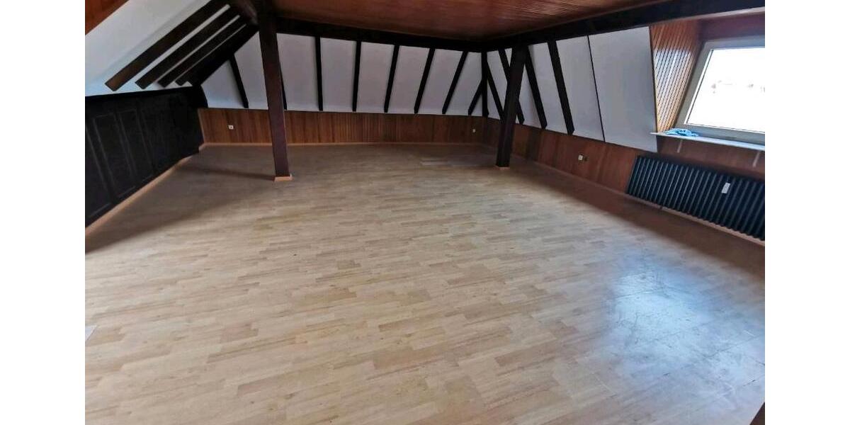 Dachgeschoßwohnung Geldern - 5 Zimmer, 110 m&sup2;, 1.250&euro; | Angebot:26549872
