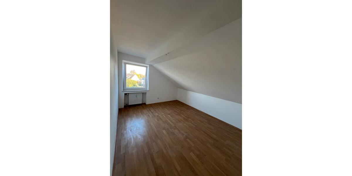Dachgeschoßwohnung Grevenbroich - 5 Zimmer, 95 m&sup2;, 1.012&euro; | Angebot:26636782