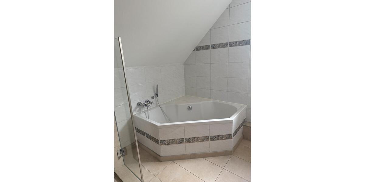Etagenwohnung Schwalmtal - 3 Zimmer, 160 m&sup2;, 1.200&euro; | Angebot:26613520
