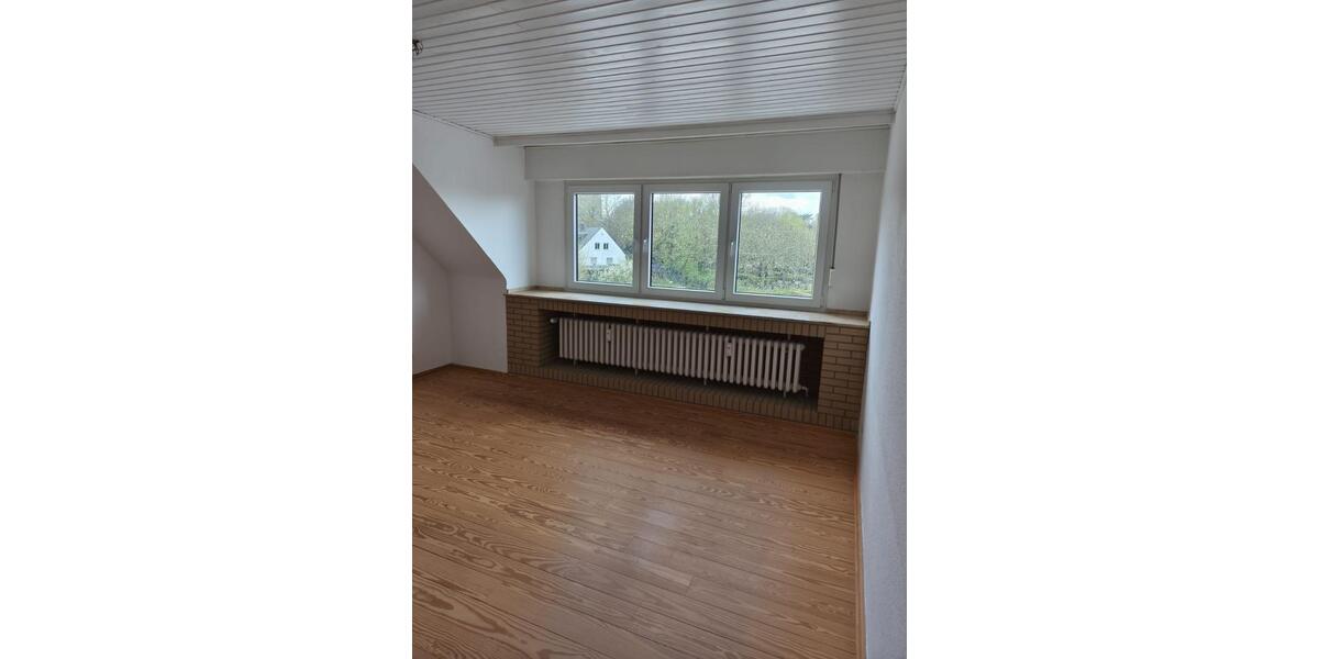 Dachgeschoßwohnung Neuss Holzheim - 3 Zimmer, 75 m&sup2;, 850&euro; | Angebot:25942582