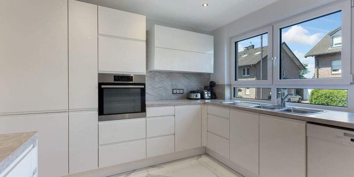 Einfamilienhaus Düsseldorf Lörick - 9 Zimmer, 178 m&sup2;, 1.200.000&euro; | Angebot:25799861