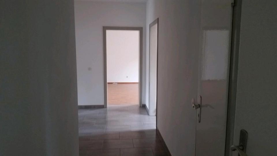 Etagenwohnung Krefeld Hülser Berg - 3 Zimmer, 87 m&sup2;, 870&euro; | Angebot:25979614