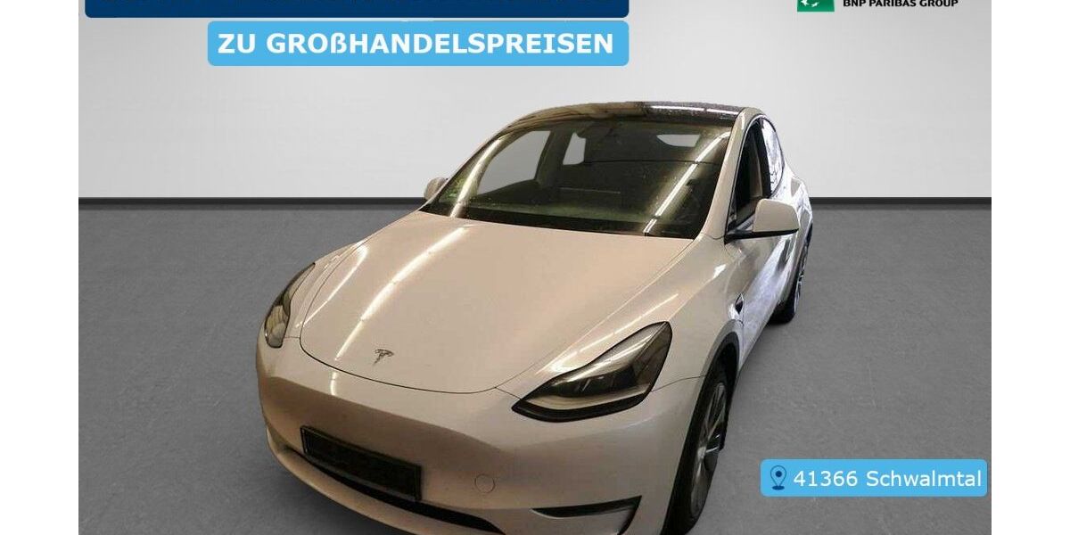 Tesla Model Y 121.469 km 29.997 &euro; Krefeld 47829
