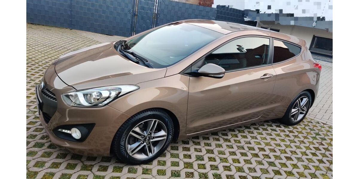 Hyundai i30 83.000 km 12.000 &euro; Heinsberg 52525