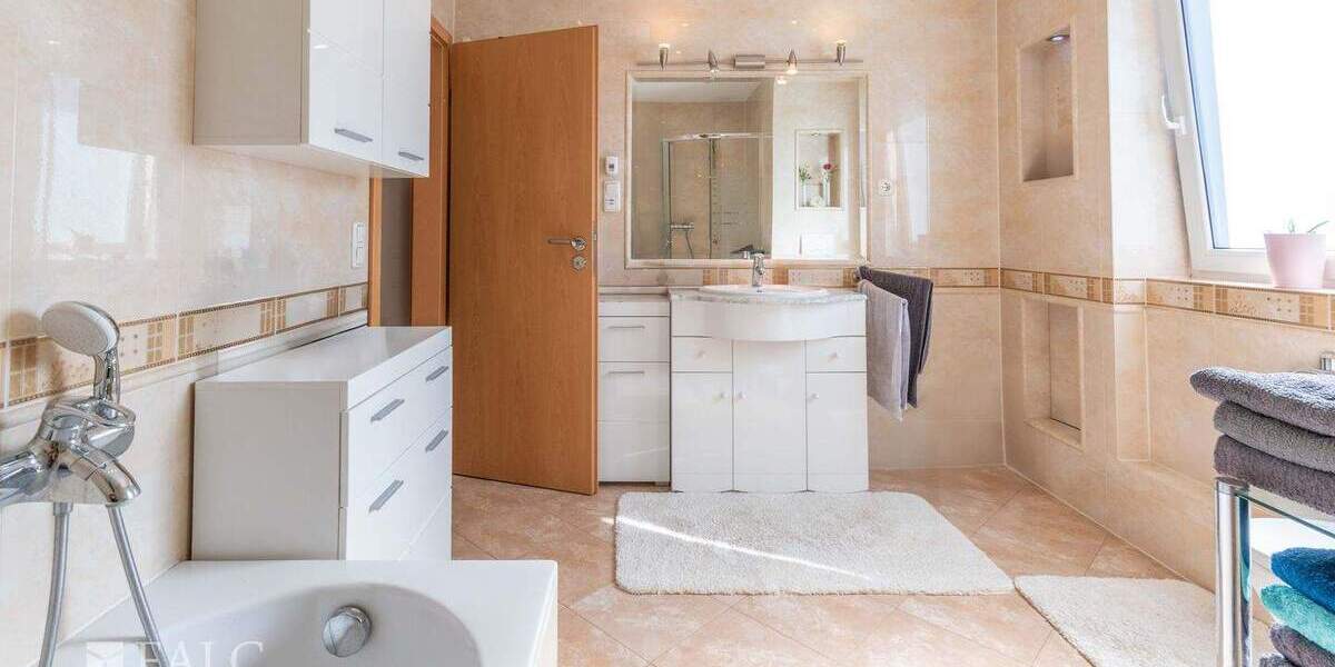 Einfamilienhaus Erkelenz Venrath - 7 Zimmer, 182 m&sup2;, 649.000&euro; | Angebot:25698264