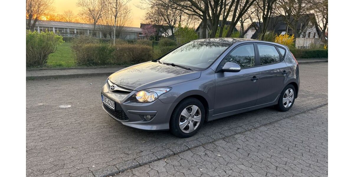 Hyundai i30 126.000 km 4.900 &euro; Grefrath 47929