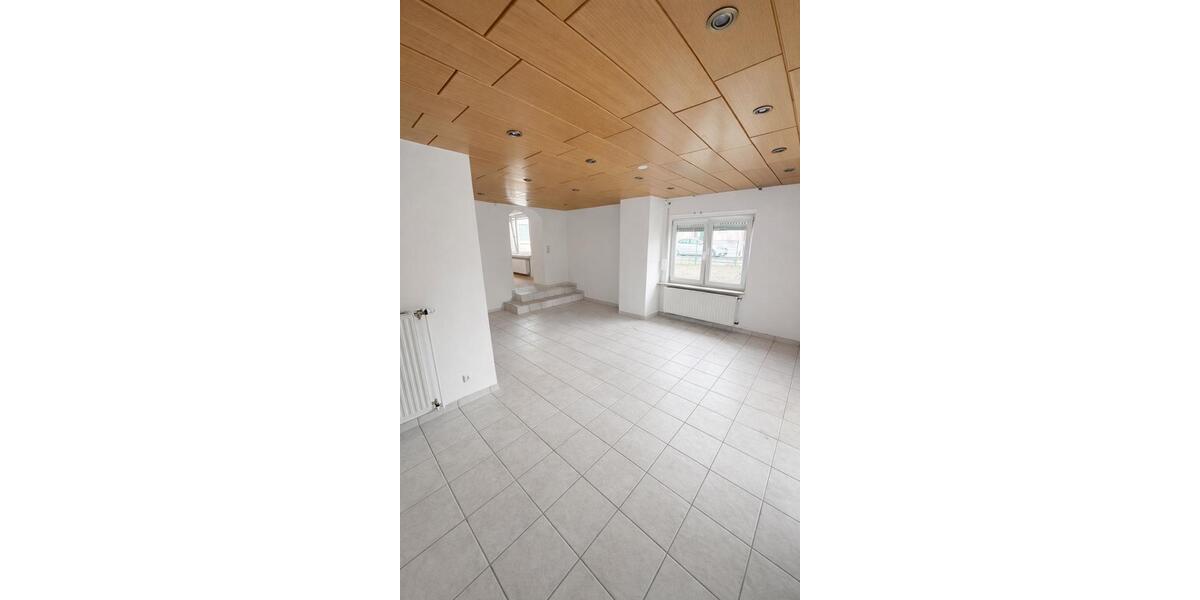 Erdgeschoßwohnung Kaarst - 7 Zimmer, 180 m&sup2;, 1.900&euro; | Angebot:26548422
