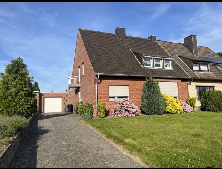 Dachgeschoßwohnung Mönchengladbach West - 3 Zimmer, 63 m&sup2;, 600&euro; | Angebot:25580135