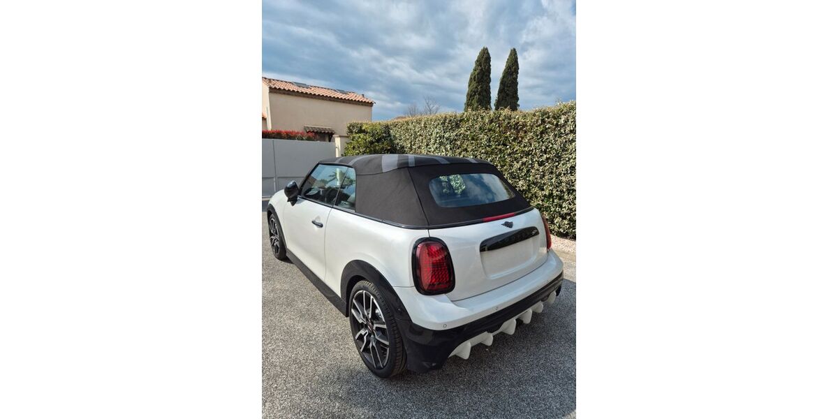 Mini John Cooper Works Cabrio 1.330 km 44.700 &euro; Düsseldorf 40547