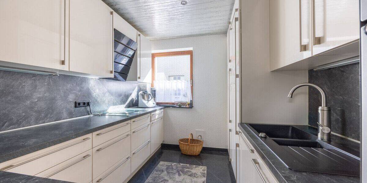 Reihenmittelhaus Krefeld Stadtmitte - 5 Zimmer, 132 m&sup2;, 295.000&euro; | Angebot:26798740