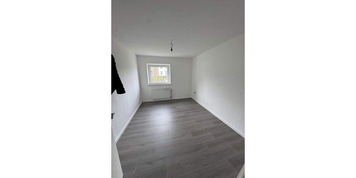 Etagenwohnung Moers Hochstraß - 2 Zimmer, 80 m&sup2;, 880&euro; | Angebot:26035832