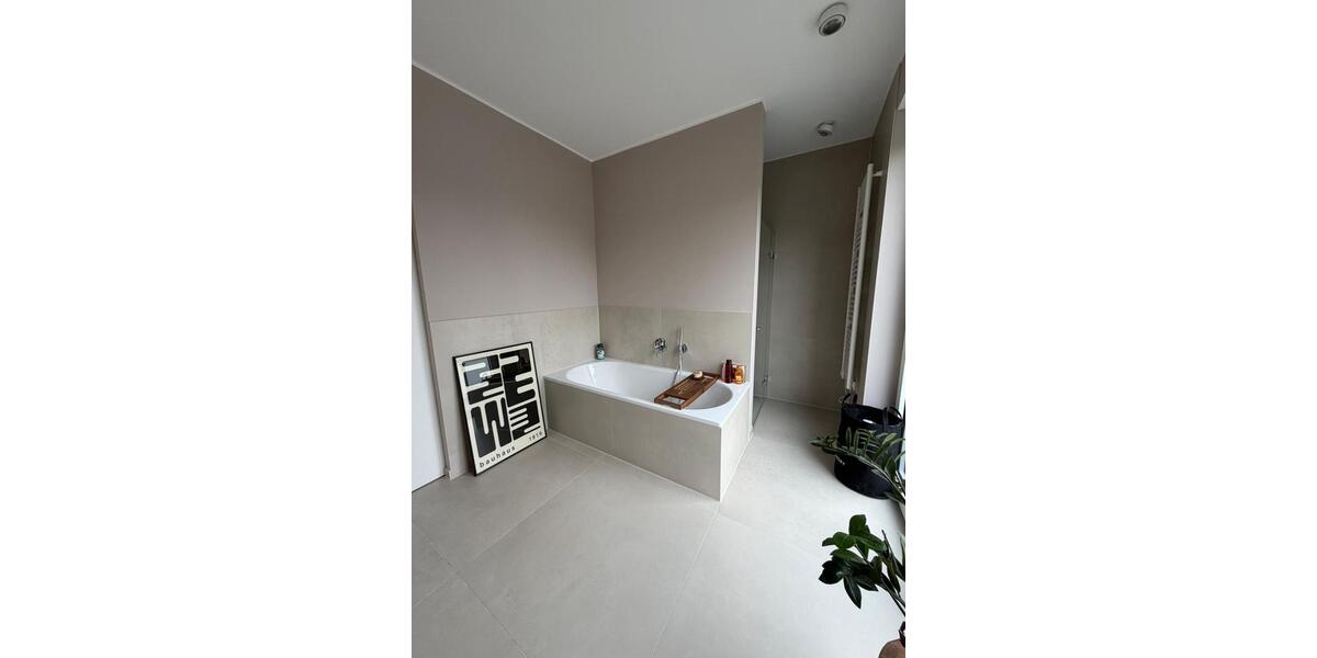 Etagenwohnung Mönchengladbach Nord - 3 Zimmer, 112 m&sup2;, 1.990&euro; | Angebot:25880062